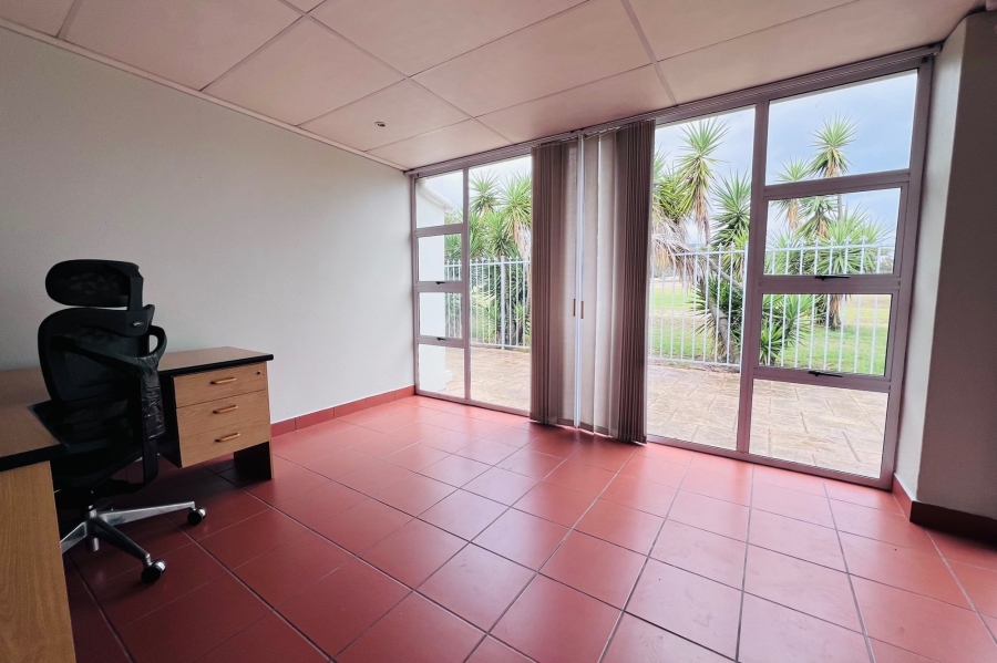 To Let 4 Bedroom Property for Rent in Parow Golf Course Western Cape